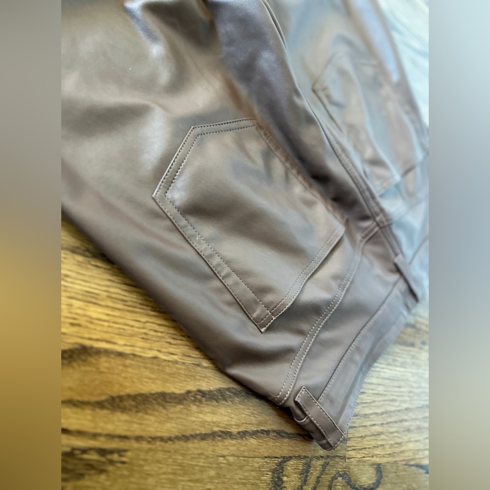 AG Adriano Goldschmied Alexxis Vegan Leather Straight Pants Chestnut Brown NWOT - Picture 4 of 8